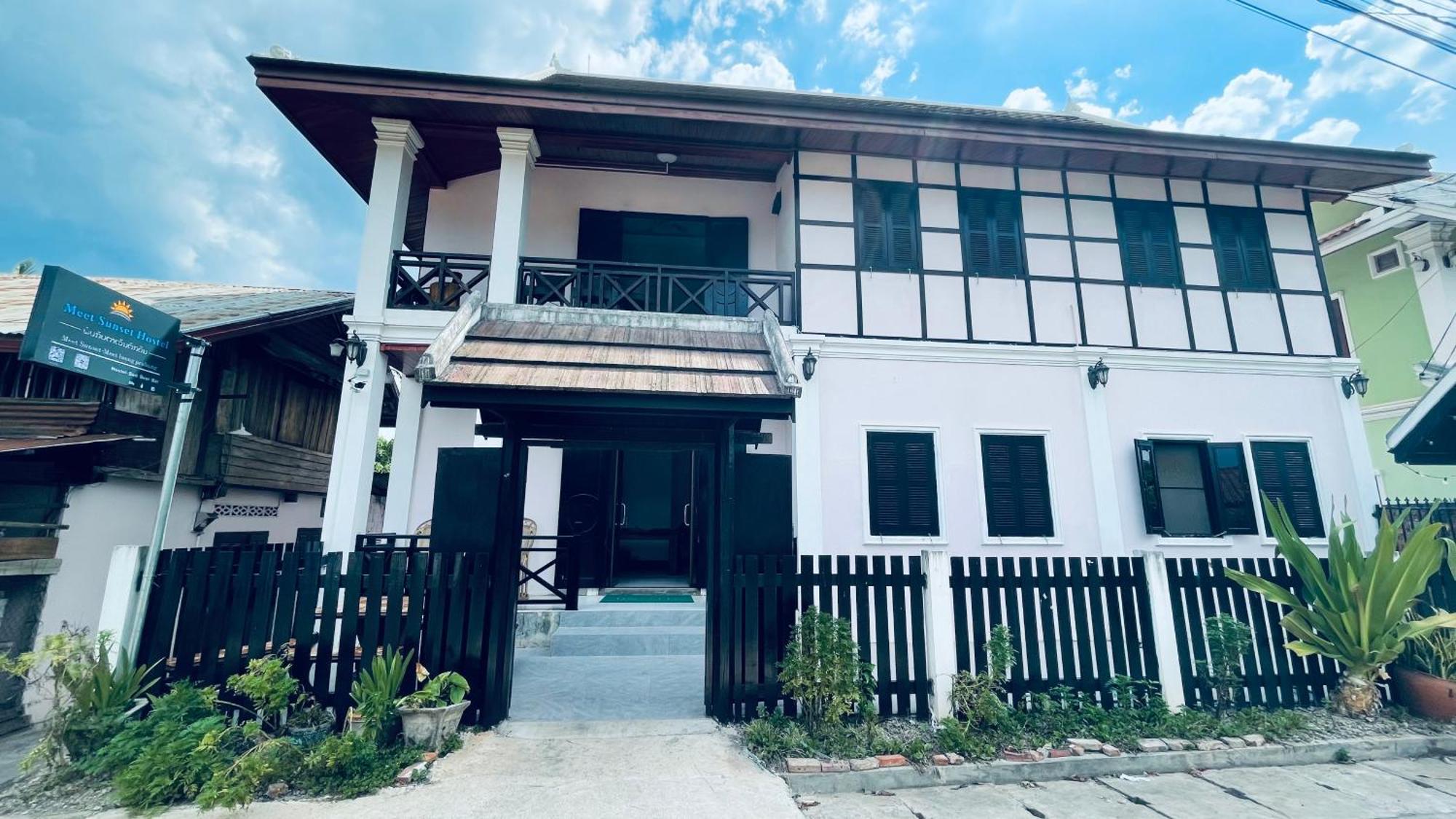 Meet Sunset Hostel Luangprabang 外观 照片